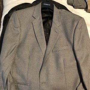Croft and Barrow Men’s Classic fit sports coat.